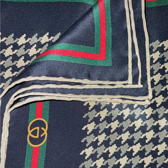 GUCCI ACCESSORY COLLECTION 100% SILK SCARF FRENCH HORN 90 - Picture 11 of 13